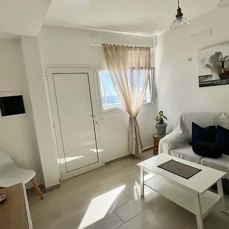 Casa Burgao 1 On Front Line Opposite Natural Pools شقة *